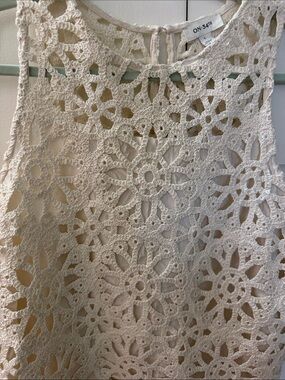 Cream Crochet Floral Lace Camisole, NWOT size large.